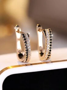 1 paire de Boucles d'oreilles élégantes minimalistes plaquées or avec pierres CZ noires et blanches, pour fiançailles, mariage et port quotidien