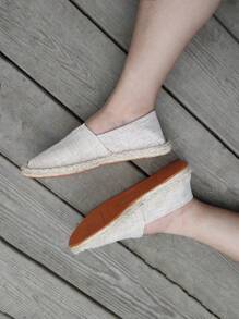 男士乐福鞋 麻绳底帆布鞋 度假休闲一脚蹬平底鞋 编织透气布鞋 草编防滑渔夫鞋 刺绣麻底鞋 男士白色帆布鞋 黑色平底鞋 白色平底鞋 绿色鞋 蓝色平底鞋 （此款鞋头较窄，建议脚宽者选大一码。麻绳底比较硬，手工做工略粗糙。） - 棕色 - 查看 3