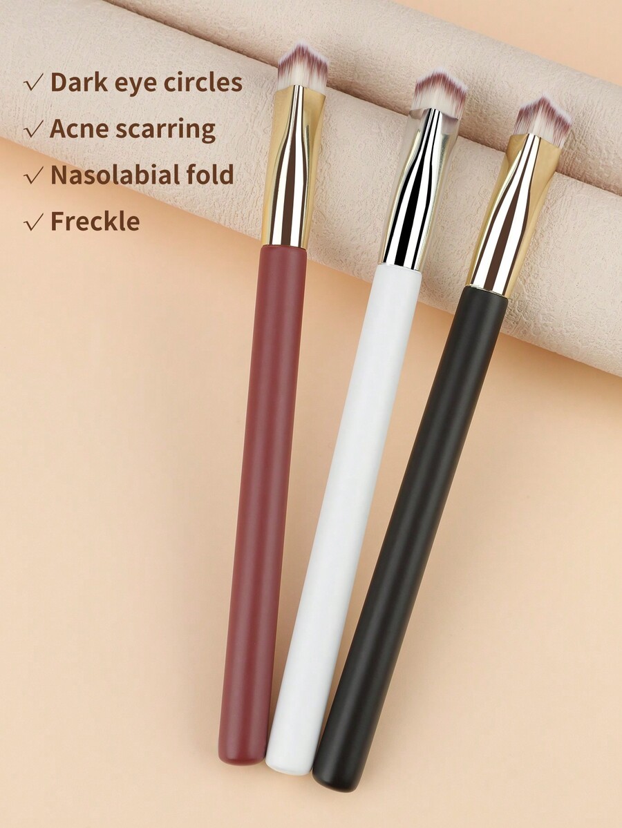 One Piece Oblique Triangle Flat Concealer Brush, For Brightening