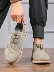 Tênis Masculinos de Verão Plus Size na cor Cáqui, Estilo Britânico Respirável, Leve, Confortável e Casual, com Detalhes em Tela.