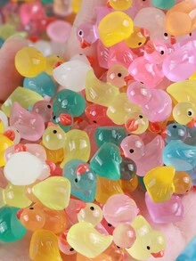 Conjunto de 20 mini patitos de goma de color rojo y amarillo luminosos al azar para decoración de coche, materiales adorables y creativos hechos a mano para la al por mayor - pequeño pato - Ver 1