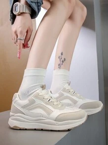 Nuove scarpe sportive casuali da donna con punta tonda, con design di allacciatura alla moda e materiale traspirante e confortevole