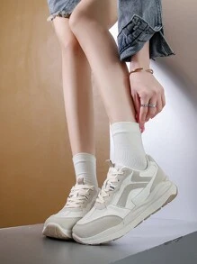 Nuove scarpe sportive casuali da donna con punta tonda, con design di allacciatura alla moda e materiale traspirante e confortevole