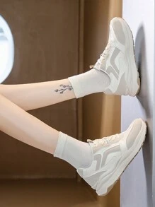 Nuove scarpe sportive casuali da donna con punta tonda, con design di allacciatura alla moda e materiale traspirante e confortevole