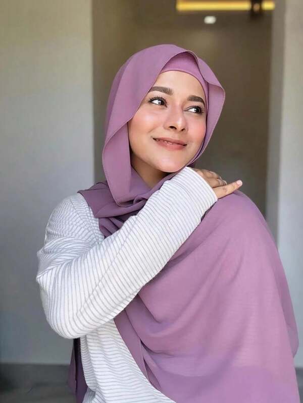 1 pièce Hijab femme en mousseline de soie avec perles artificielles, foulard doux pour le port décontracté à l'arabesque. Couvre-chef islamique conservateur pour un usage quotidien pour les femmes portant l'abaya