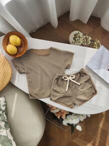 Conjunto de ropa de verano para niñas bebé con camiseta oversize y pantalones cortos - Verde Oliva - Ver 4