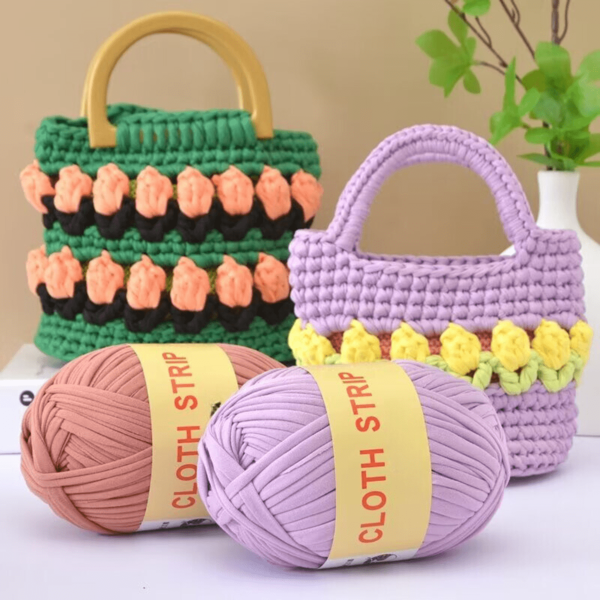 1 madeja de 200g de hilo de camiseta (trapillo), hilo tejido de tela, utilizado para la confección de bolsos, mantas, cojines, muñecos y proyectos de ganchillo de manualidades.