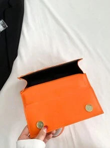 حقيبة كتف فليب بطية معدنية مزينة بالمربعات الرائجة وشرابات ديكور حرف معدنية للنساء، حقيبة كتف متعددة الوظائف للاستخدام اليومي والعمل - لون برتقالي - مشاهدة 10