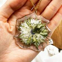 1入 Bohemian風格頸鏈，黑草真花吊墜，樹脂乾花和不鏽鋼材質，適用於夏季，是女友、媽媽、老師、生日和母親節的完美禮物。在美國出售。 - 黑種草吊墜項鍊 - 查看 11