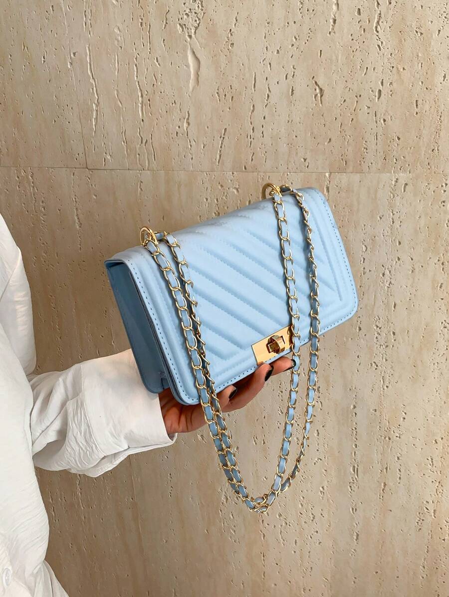 حقيبة صغيرة بتصميم أنيق وبسيط