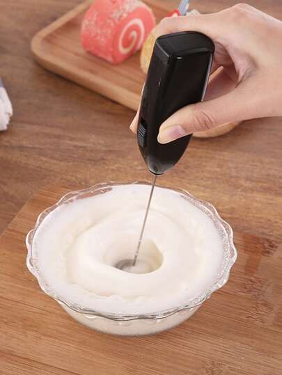 1个电动奶泡器（不含电池） - 家用厨房迷你手持不锈钢奶泡器 - 电池供电饮料搅拌器，可用于打发奶泡、制作咖啡、拿铁、卡布奇诺、抹茶等 - 奶泡器好帮手，送礼佳品 - 多种颜色可选，开学季必备