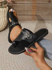 Nuevas sandalias de verano tipo chanclas con diseño de murciélago gótico y remaches para tallas grandes, estilo punk del milenio, para uso casual, de fiesta o playa para mujeres