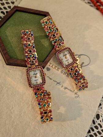1 pièce Montre élégante et à la mode pour femmes avec des pierres précieuses colorées et scintillantes incrustées de strass, résistante à l'eau jusqu'à 30 mètres, montre-bracelet carrée en quartz avec cadran en nacre, convient pour un port quotidien, une rencontre décontractée et une décoration de poignet.