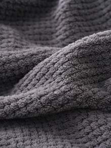 黑色简约纯色镂空方格图案毛巾,聚酯纤维材质,特大号尺寸 88*175cm 或小号手巾/面巾 34*75cm,吸水性强,速干柔软,男女通用,适用于浴室、酒店、健身房、旅行、派对、节日礼物、户外露营、海滩、沙龙、水疗中心、返校季、美容院、家庭浴室、淋浴、沐浴等场合,是美容院、酒店、运动、家居必备用品、毛巾、护肤浴巾的理想之选。 - 黑色 - 查看 4