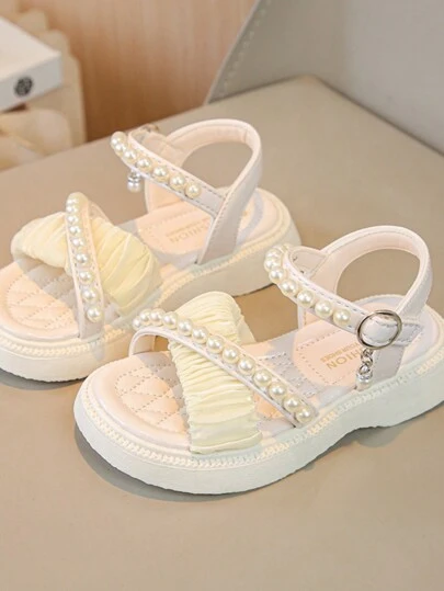 Nuevas sandalias estilo princesa de primavera y verano 2024 para niñas, suaves y ligeras para bebés y niños pequeños, zapatos planos decorados con perlas para niñas pequeñas