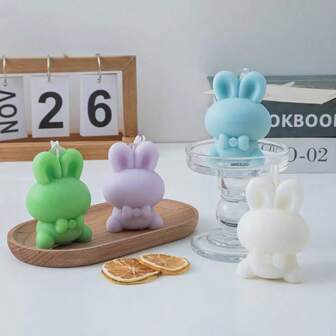 1个手工制作的蝴蝶结兔子香薰蜡烛，略有色差