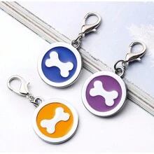 1 pieza de etiqueta de identificación de mascota personalizada y personalizada en forma redonda plateada con huesos azules, con la parte posterior para grabar el nombre de la mascota, información de contacto, dirección, etc., grabado para prevenir la pérdida de la etiqueta de identificación de la mascota, adecuada para perros grandes, medianos y pequeños.