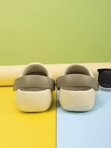 1 paar Fashion DIY Casual Peuter Jongens Ademende Sandalen, Klassieke Veelzijdige Bloemen Prinses Stijl Baby Meisjes Tweekleurige Tuinschoenen, EVA Zachte Zool Antislip Vrijetijds Strand Pantoffels, Dagelijkse Veelzijdige Slip-On Kinderkamer Kruipschoenen