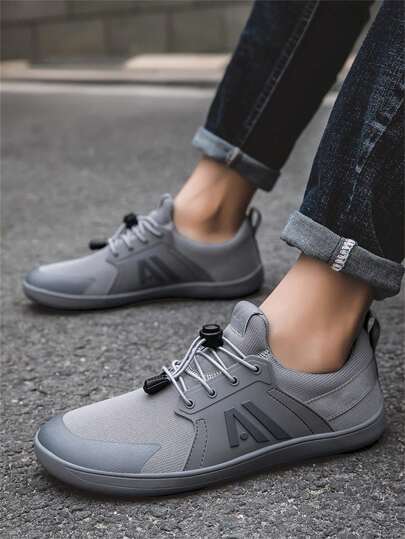 1 par Zapatos de entrenamiento interior para levantamiento de pesas de hombre profesional, Zapatos atléticos para pies anchos, antideslizantes y con suela suave para competición y uso casual. Zapatos transpirables de malla ligera con plantillas blancas, color marrón o negro aleatorio.