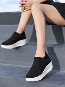 Women's New MD Sole School Casual Platform Sneakers All-Season Lightweight, Minimalist, Thick-Sole, Comfortable, Fashion,  Black And White Slip-On Increasing Height Sock Shoes, Breathable, Versatile, Leisure Sports