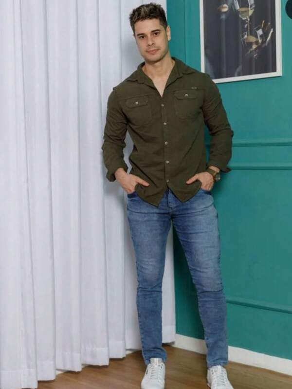 Camisa Verde Militar com Bolsos