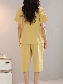 2 Pieces Soft & Comfortable Women Bamboo Fiber Pajama Set With Short Sleeve Top And Capri Pants