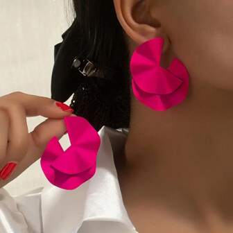 一对时尚新款扭曲扇形耳钉