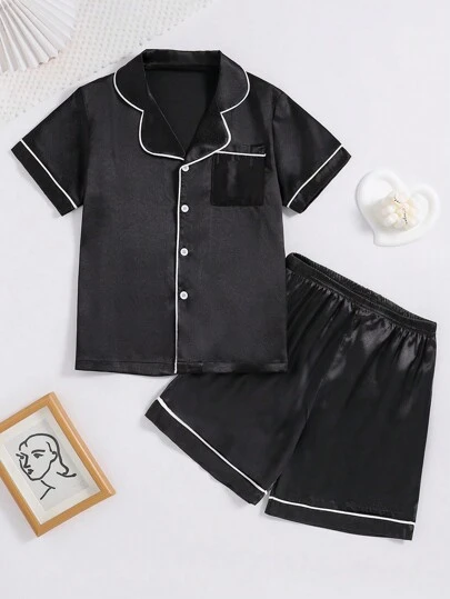 Conjunto de pijama de 2 piezas de satén liso para niños - Top con botones de manga corta y pantalones cortos de lujo en color negro - Suave y cómodo, versátil y casual, adecuado para usar en verano