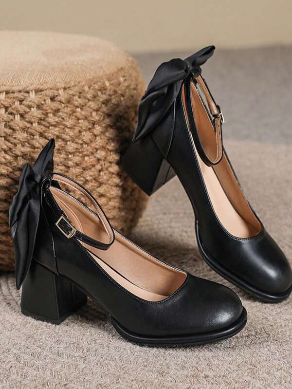 حذاء بكعب عالي ونعل سميك وقوس كبير