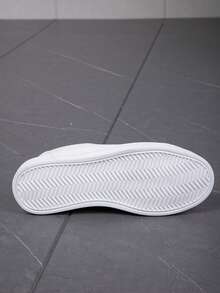 Zapatillas blancas clásicas, ligeras, casuales y deportivas de la punta redonda de corte bajo para mujeres jóvenes y elegantes para las cuatro estaciones - Blanco - Ver 7