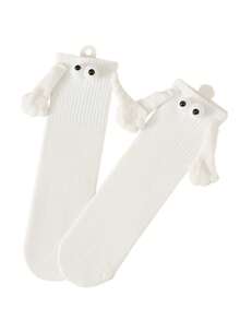 Hermoso Par de Calcetas de Pareja  y Amigos Tomados de las Manos. Hermosas Calcetas Novedosas con Imán en las Manos y Ojitos. Suaves Spandex con Ojitos y Manos de Algodón. - Blanco - Ver 4