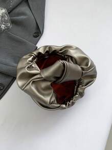 Modische, minimalistische Handtasche mit plissiertem Wolken-Design, vielseitig als Schulter- oder Unterarmtasche zu tragen