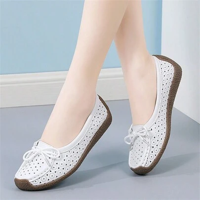 透氣中空平底拖鞋,適用於中年女性,夏季牛皮軟底平底滑步鞋,圓頭款式