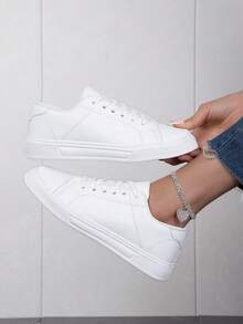 Zapatillas blancas clásicas, ligeras, casuales y deportivas de la punta redonda de corte bajo para mujeres jóvenes y elegantes para las cuatro estaciones - Blanco - Ver 2