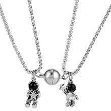 Conjunto de 2 collares magnéticos de pareja de astronautas, collar de cadena de cuello plateado creativo retro unisex de astronauta, joyería de moda hip-hop - Plateado - Ver 13
