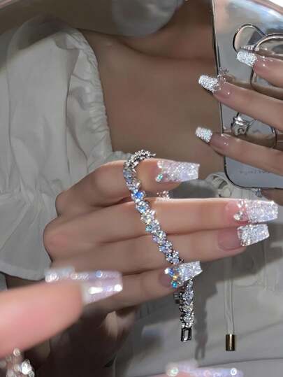 1 brazalete lujoso y elegante con decoración de amor y diamante brillante, adecuado para mujeres para usar en ocasiones diarias, festivales y fiestas.