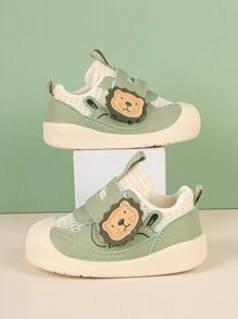 一双全新男女时尚经典网眼鞋，以可爱的卡通动物和舒适的设计为特色。高端鞋楦设计确保幼儿男孩和女孩的稳定和安全贴合。柔软防滑的鞋底，耐磨透气，适合日常穿着、学校或校园风格。（注意：网眼鞋面） - 青檸色 - 查看 3