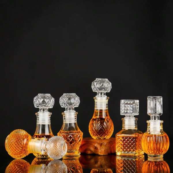 KIT Mini Garrafas De Vidro Sodo Calcico - 50ml Estilos enviados aleatoriamente