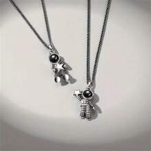 Conjunto de 2 collares magnéticos de pareja de astronautas, collar de cadena de cuello plateado creativo retro unisex de astronauta, joyería de moda hip-hop - Plateado - Ver 3