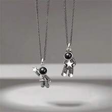 Conjunto de 2 collares magnéticos de pareja de astronautas, collar de cadena de cuello plateado creativo retro unisex de astronauta, joyería de moda hip-hop - Plateado - Ver 2