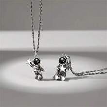Conjunto de 2 collares magnéticos de pareja de astronautas, collar de cadena de cuello plateado creativo retro unisex de astronauta, joyería de moda hip-hop - Plateado - Ver 1