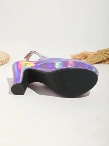 11.3公分防水平臺扣環尖頭高跟涼鞋，女性粗跟仙女款釋出的2024新品