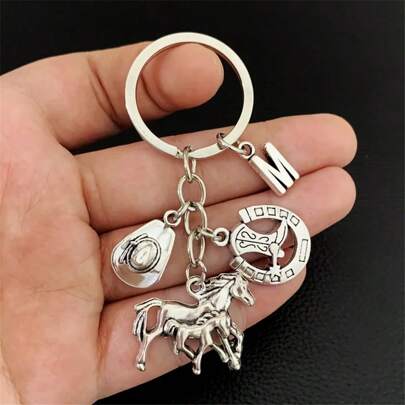 26 letras Llavero de herradura de caballo de color plateado antiguo con colgante de caballo, anillos de llave, regalos de joyería ecuestre con suerte, accesorios para automóviles, encantos de bolso, accesorios escolares, góticos lindos y Y2k