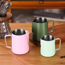 不锈钢起泡壶，带刻度标记和手柄，用于制作牛奶泡沫，重返校园