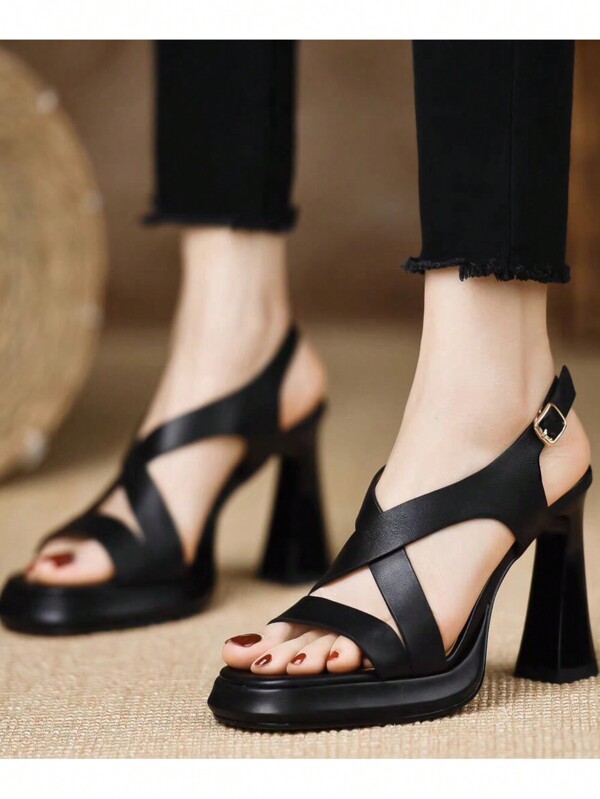 Scarpe 2024 da donna in morbida nuove con fibbia impermeabile e tacco alto spesso, sandali estivi in stile europeo e americano, neri, per donne basse