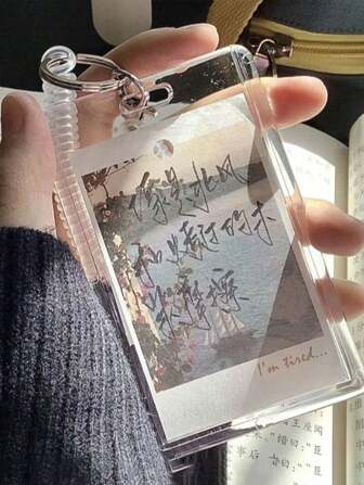 1个透明亚克力横竖向门禁硬卡套，透明高灵敏度钥匙扣身份证，公交餐卡，工作卡套，轻微划痕，轻巧星空照片收纳册。