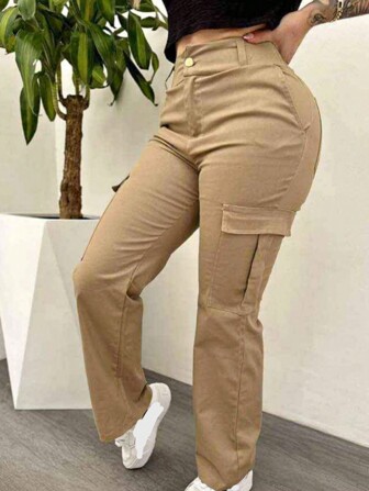 Pantalón recto de cargo con botón