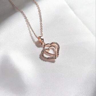 1件优雅镂空心形吊坠，时尚设计，情人节礼物