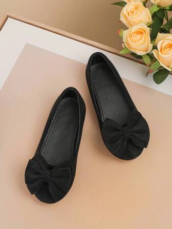 一雙時尚透氣輕盈的瑪莉珍鞋，適合女孩參加派對和嬉戲，四季舒適