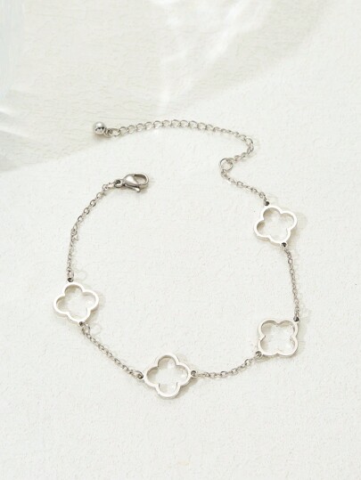 سوار نسائي على شكل زهرة رباعية الأوراق الشكل الفضي مع تصميم زهرة مجوفة، مناسب للاكسسوارات والمجوهرات اليومية للنساء